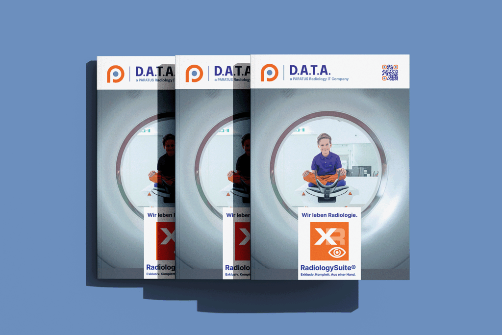 Drei Kataloge einer Softwarefirma. Es wird das Cover gezeigt. Auf dem Cover ist ein kleiner Bub zu sehen, der durch eine CT-Röhre fotografiert wurde