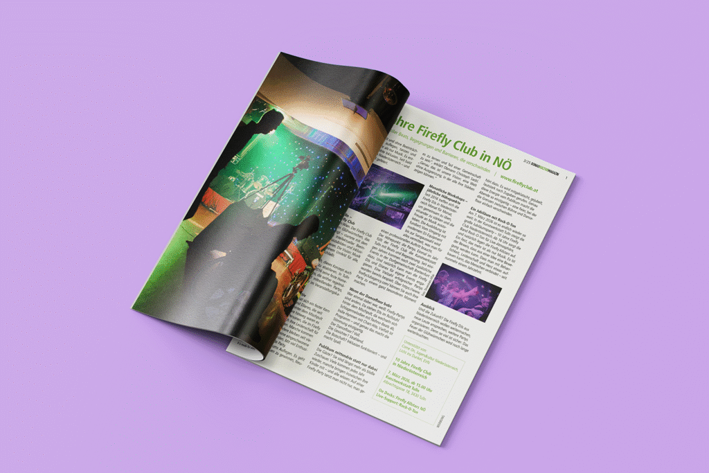 Mockup eines Magazins auf fliederfarbenen Hintergrund. Zusehen ist ein Zeitungsartikel, den A Downstairs Affair für den Firefly Club geschrieben hat.